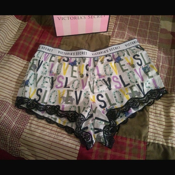 NEW VICTORIA'S SECRET LOGO SLEEP SHORTS - Picture 5 of 8